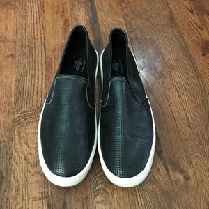 Bass Co. black slip on size 7